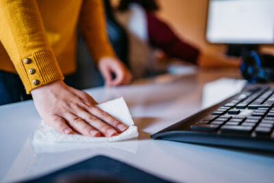 10 consejos efectivos para limpiar tu escritorio y ser más productivo
