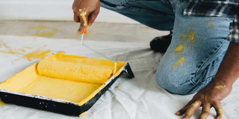 Elimina las manchas de pintura acrílica de tu ropa con estos trucos infalibles