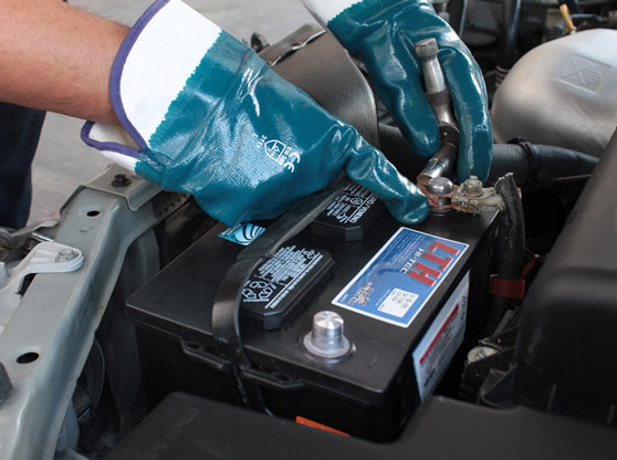 Aprende cómo limpiar fácilmente los postes de la batería en casa 1 Aprende cómo limpiar fácilmente los postes de la batería en casa