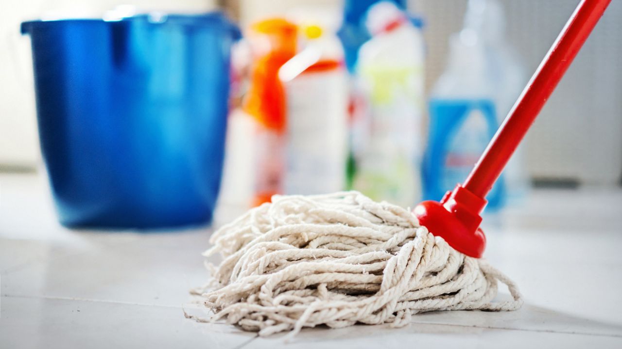 Trucos para limpiar la fregona de forma efectiva