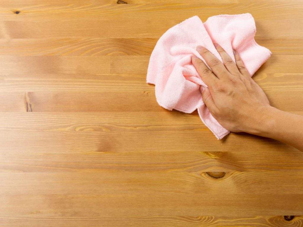 Guía definitiva para limpiar fácilmente la madera de pino en tu hogar