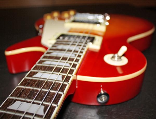 Guía práctica: Cómo limpiar cuerdas de guitarra eficazmente.