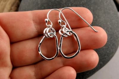 Guía de limpieza de pendientes: consejos y trucos