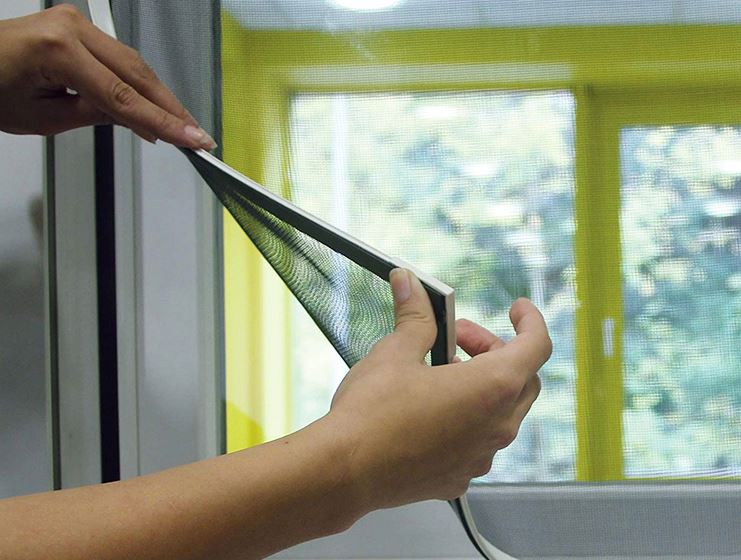 Guía de limpieza para mosquiteras enrollables