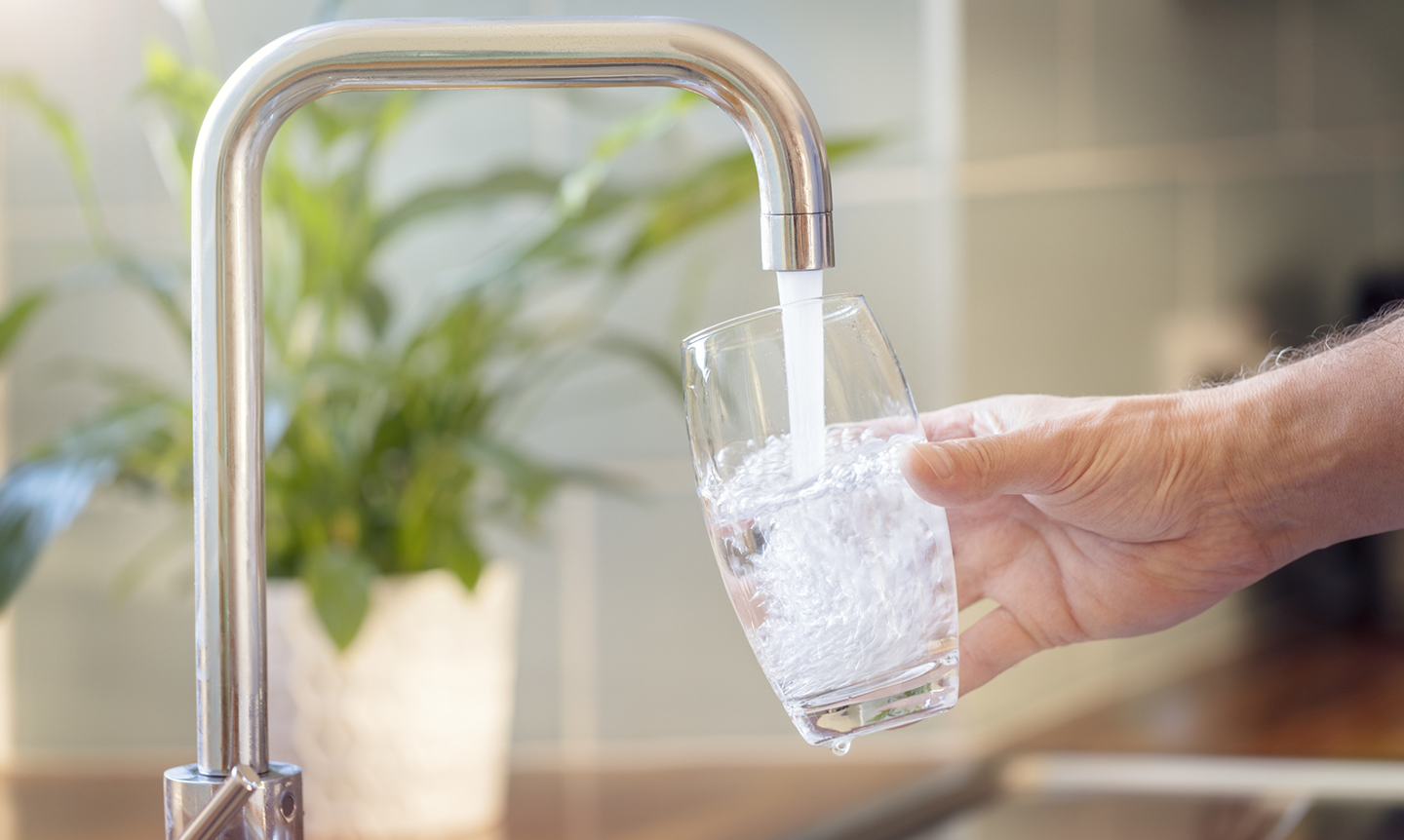 Limpiar filtro de grifo: Consejos prácticos para mantener tu agua fresca y saludable