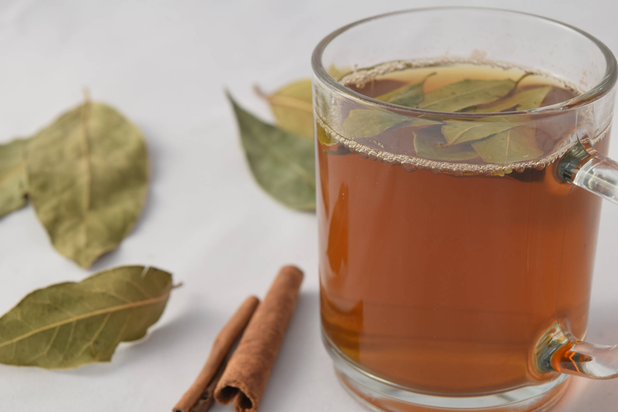 Limpiar la matriz con té de canela y laurel