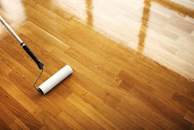 Limpiar parquet dañado: Consejos para renovar tus suelos de madera