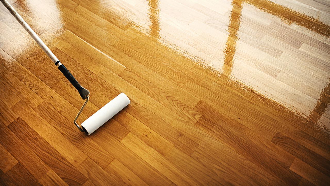 Limpiar parquet dañado: Consejos para renovar tus suelos de madera