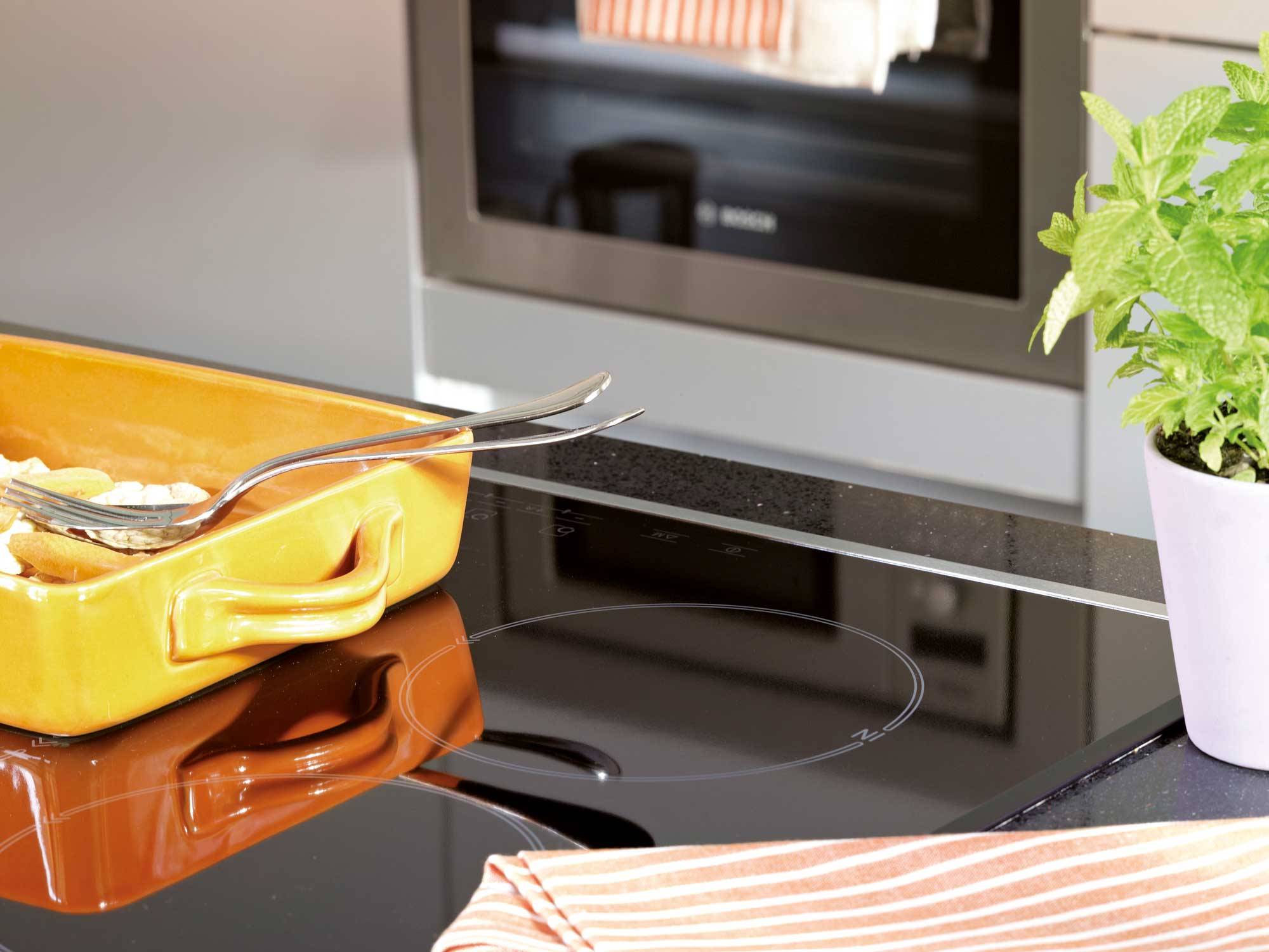 Descubre cómo limpiar tu vitrocerámica con bicarbonato de manera efectiva