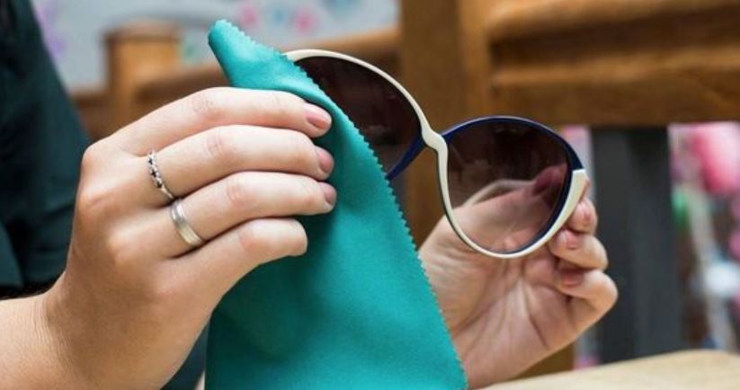 Trucos para limpiar tus gafas de sol de forma efectiva
